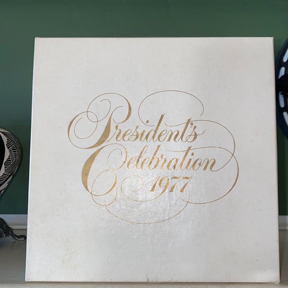 1977 Avon X F.B. Rogers Silver Co. Silver-Plated “President’s Celebration” Dish - Picture 5 of 8